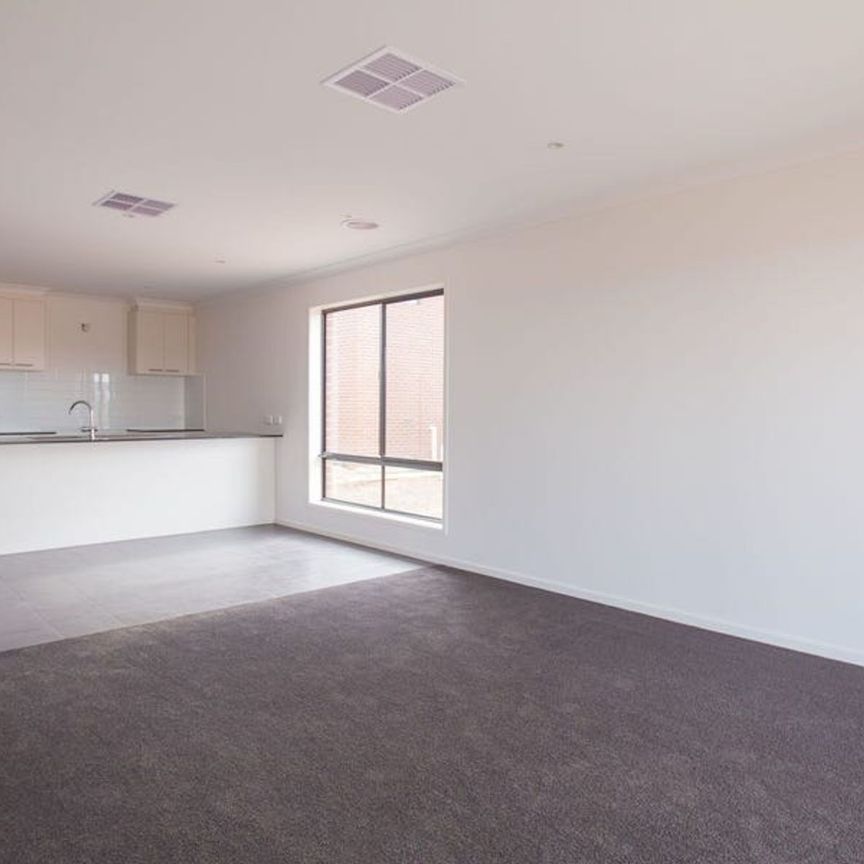 LARGE MODERN FAMILY HOME - Photo 1