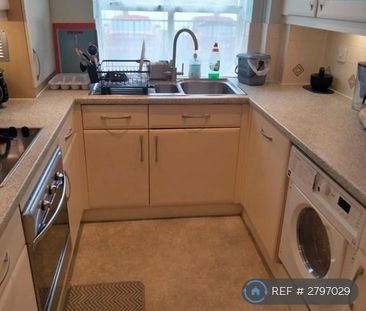 3 bedroom flat to rent - Photo 6