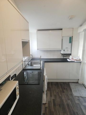 1 bedroom in a flat share to rent - Photo 5