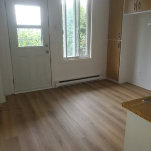 Logement Rénové 3 1/2 - Personne Seule - Photo 3