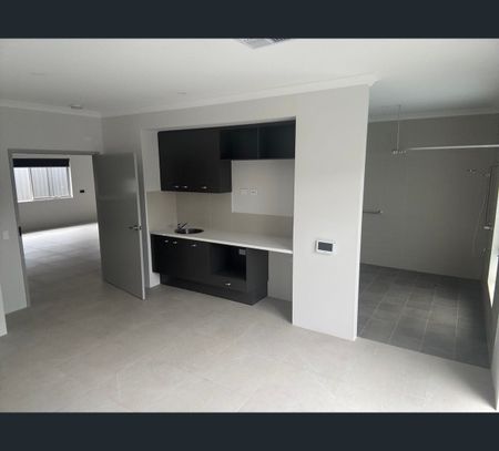 14 Corsham Rtt, Wellard, WA 6170 - Photo 2