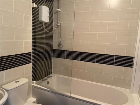 2 bedroom Flat To Let - Photo 5
