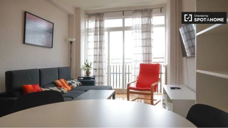 Piso de alquiler en Valdezarza - Photo 2