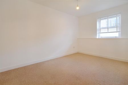 1 Bedroom Flat / Apartment to let - Photo 2