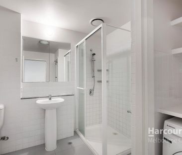 Spacious Two Bedroom With Views! - Photo 6