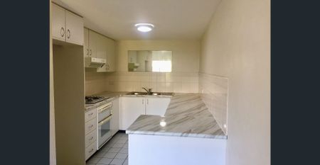 Excellent City Fringe 2br unit FANTASTIC location! - Photo 4