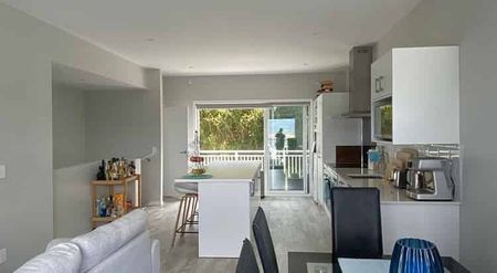 Immaculate Near New 3 Bedroom Townhouse in Whitby - Photo 4