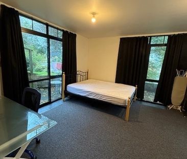 Centrally located boarding house room with studio rooms available now. - Photo 4