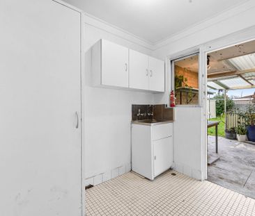 Conveniently Located 2-Bedroom, 1-Bathroom Home! - Photo 5