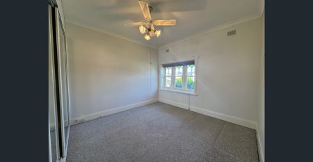 FULL BRICK SEMI HOME - Photo 2