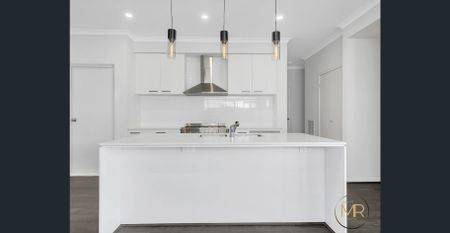 Modern Family Home in a Sought-After Location - Photo 4