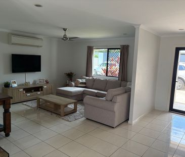 2/5 Mussett Street, Glenella - Photo 2