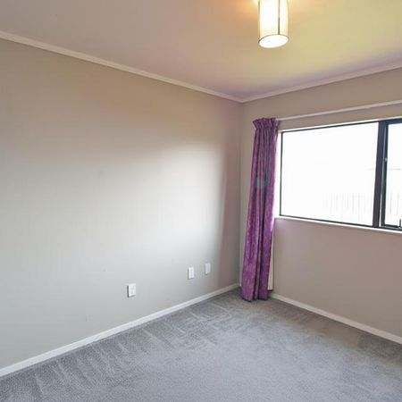 Charming 3-Bedroom Home in Brookfield - Photo 2