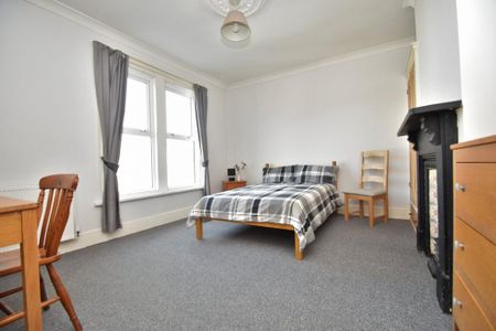 4 bedroom terraced house to rent - Photo 2