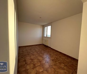 Location Appartement 4 pièces 77m² CHALON SUR SAONE 71100 - Photo 2
