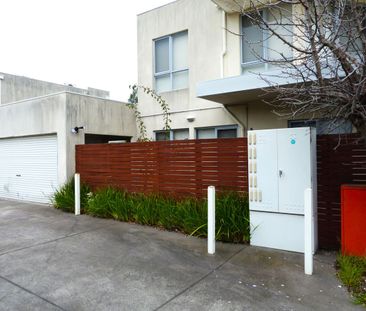 Modern, Spacious & Perfectly Located! - Photo 4
