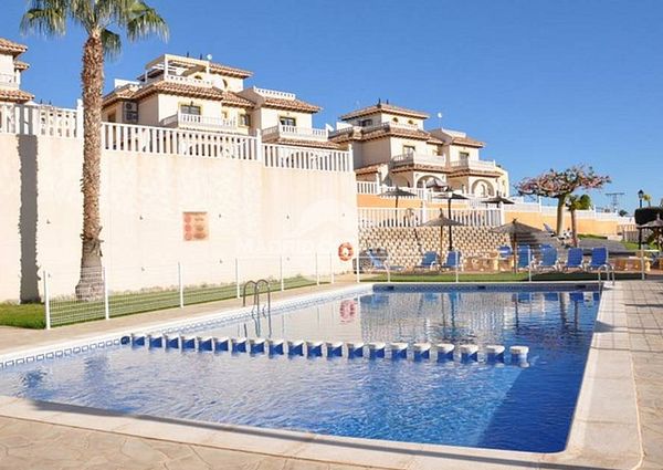 Lovely ground floor apartment with 2 bedrooms in Lomas de Cabo Roig.