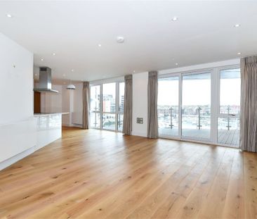 2 Bedroom - Maritime Walk, Ocean Village - Photo 3