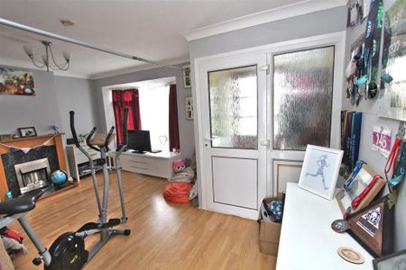 3 bedroom terraced house to rent - Photo 2