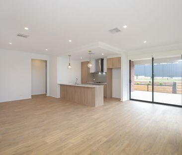 Immaculate Modern Home with Flawless Features - Photo 5