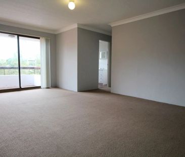 TWO BEDROOM APARTMENT IN GREAT LOCATION! - Photo 3