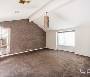 Large Family Home! - Photo 2