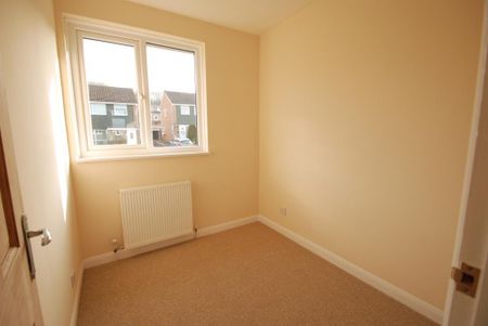 4 bedroom semi-detached house to rent - Photo 4