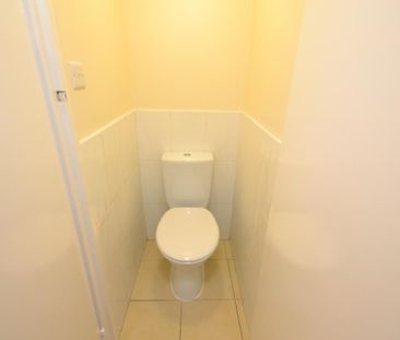 1 bedroom in a flat share to rent - Photo 6