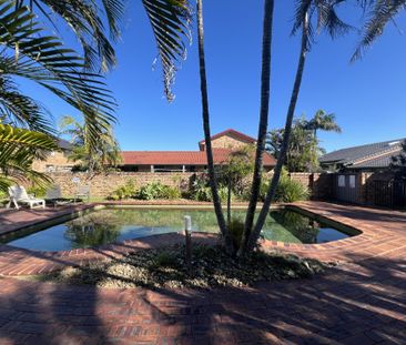 Three Bedroom Townhouse in Shaws Bay - Photo 4