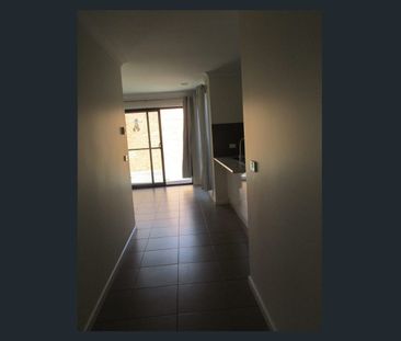 Cozy family home! - Photo 1