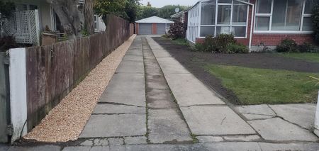 Near Memorial Ave, 5min walk to Burnside High - Photo 2