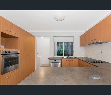 22 Madasin Close, Arundel, Qld 4214 - Photo 5