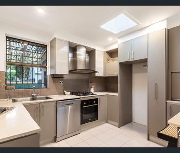 Charming Parks-Side Home in the Heart of Alexandria - Photo 5
