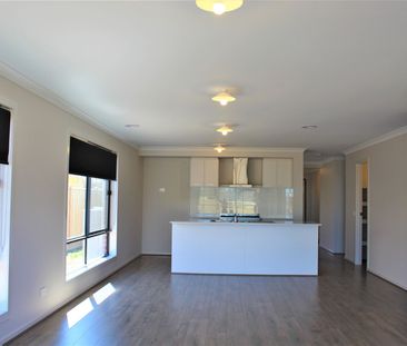 4 BEDROOM HOME IN FERNTREE RIDGE ESTATE! - Photo 3