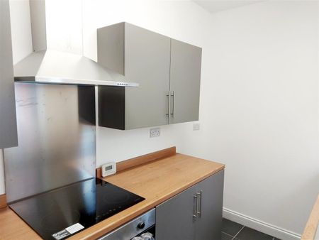 2 Bedroom House - Mid Terrace - Photo 2