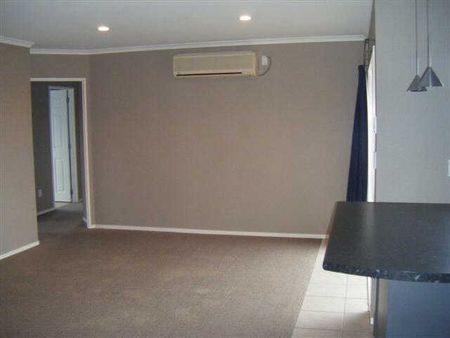 45 Farringdon Avenue, Rototuna — - Photo 5