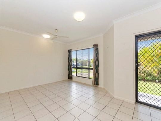 6 Bronte Court, Bushland Beach - Photo 1