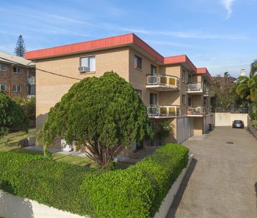 4/39 Camden Street, Albion, Qld 4010 - Photo 2