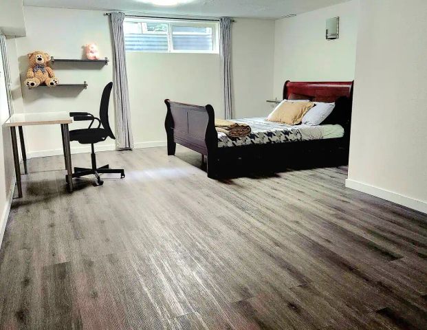 Furnished bedrooms close UOC, separate entrance, bus stop infront of the house — 3 Bedrooms Room For Rent - Photo 1
