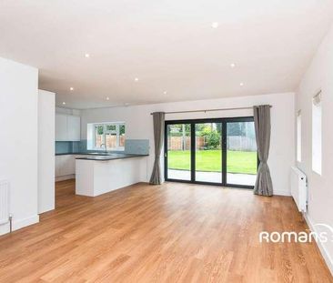 Richmond Close, Fleet, Hampshire, GU52 - Photo 2