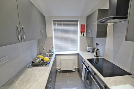 1 bedroom in a house share to rent - Photo 4