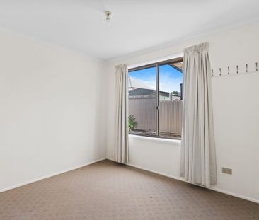 Low Maintenance Villa in Central Location - Photo 6