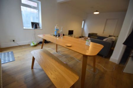 To Rent Wimborne Road, Winton, Bournemouth, BH9 £2,300 pcm Tenancy Info - Photo 5