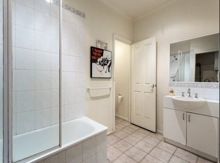 22 Calwell Street, Kensington VIC 3031 - Photo 4