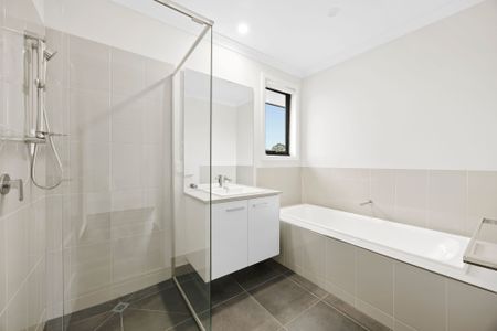 Modern Family Living Opposite Jones Reserve - Photo 4