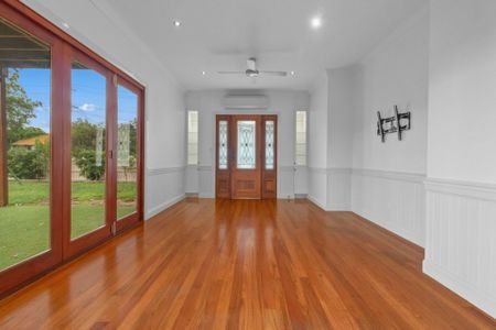 BEAUTIFUL FAMILY HOME - RENT INCLUDES MOWING & GARDENING - Photo 2