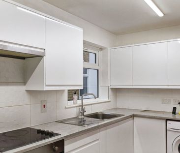 Harestone Valley Road, CATERHAM - Photo 2