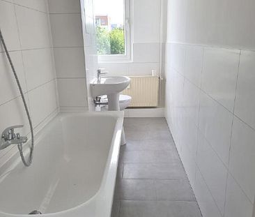 Sanierte Zweiraumwohnung mit Einbauküche - Photo 4