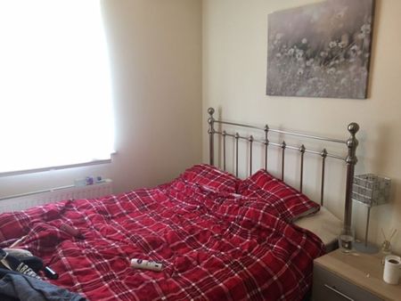 TOWN CENTRE ONE BED WITH PARKING (P06185) - Photo 3