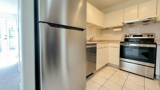 2 Bed Condo For Rent In Mount Pleasant. Undgr. Parking And Storage Included! - Photo 1